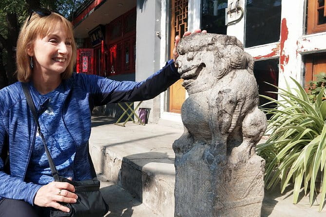 Beijing Walking Food Culture Tour in Hutong and Hidden Places - Stop 3: A working intangible heritage timekeeping stop, plus real daily scenes