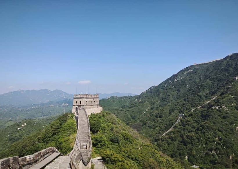 BusDa: Ancient Remnant of the Badaling Great Wall Day Tour - Guides in the lead: English support that actually helps