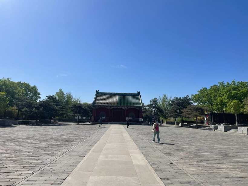 Chinese Kungfu class in old temple beside Forbidden Ci - What to wear, and how to handle uniforms