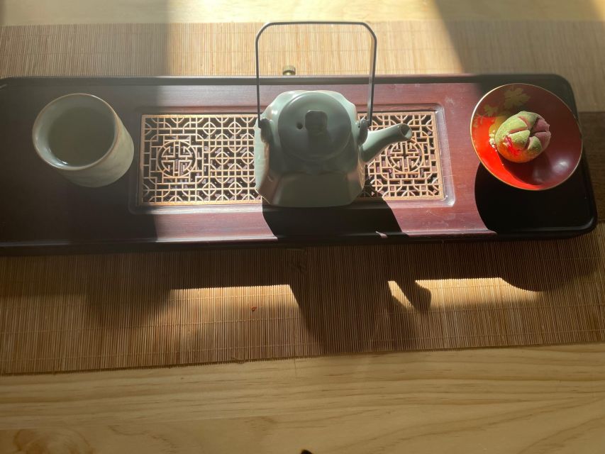 Chinese Tea ceremony in Beijing Hutong courtyard - Your Tea Choices, One Pot, and Complimentary Snacks