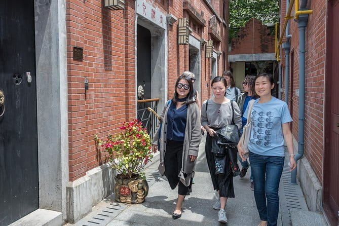 Craft Beer & Street Food Tour in Old Beijing Hutongs - Practical tips for enjoying hutongs beer and street food without stress