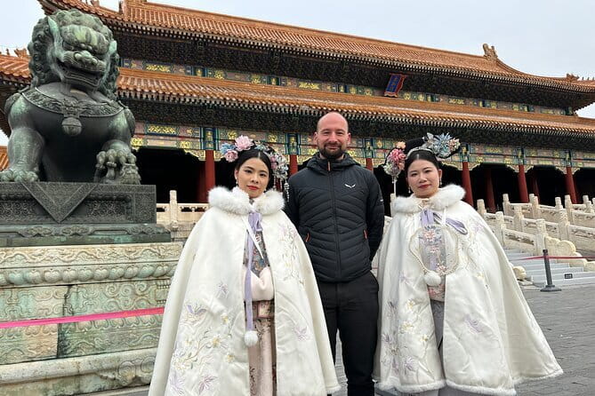 Forbidden City Tour with Night View of Simatai and Gubei Water Town from Beijing - Food, Comfort, and Timing on an 8 to 9 Hour Loop