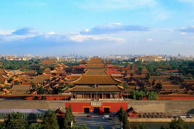 Half Day Beijing Group Tour to Tiananmen Square and Forbidden City - Getting picked up and walking into Tiananmen Square like you planned it