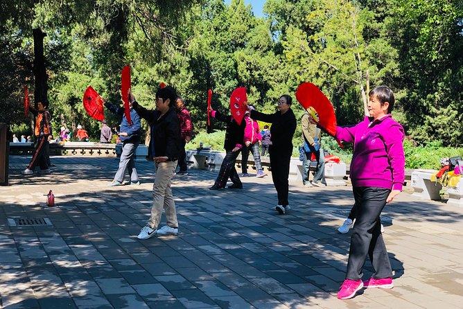 Jingshan Park Tour - Yandai Xie Street: Courtyard Stroll Along the Jade River