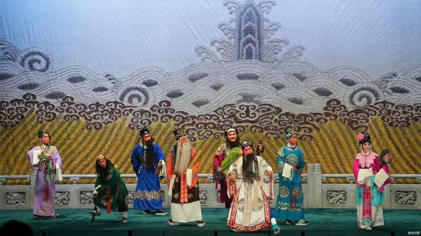 Liyuan Theater Beijing Opera Show Tickets - Inside the theater: what you actually experience before the performance
