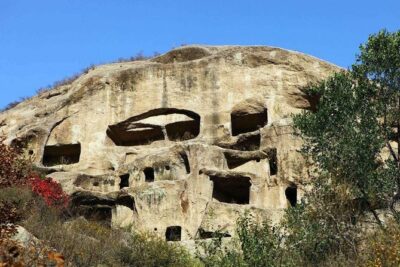 Longqing Gorge and Guyaju Caves Private Day Tour