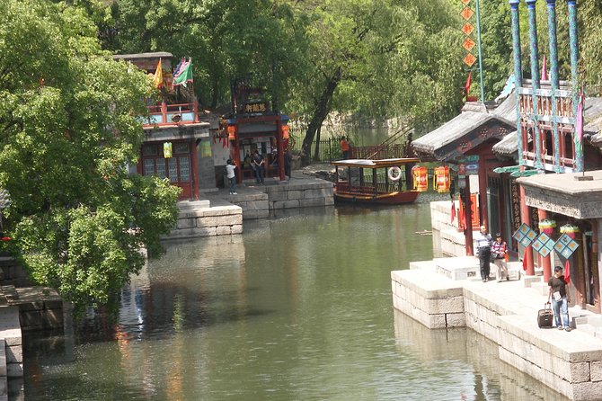 Mutianyu Great Wall and Summer Palace Private Tour with Acrobatic Show Option - Crowds, weather, and walking realities