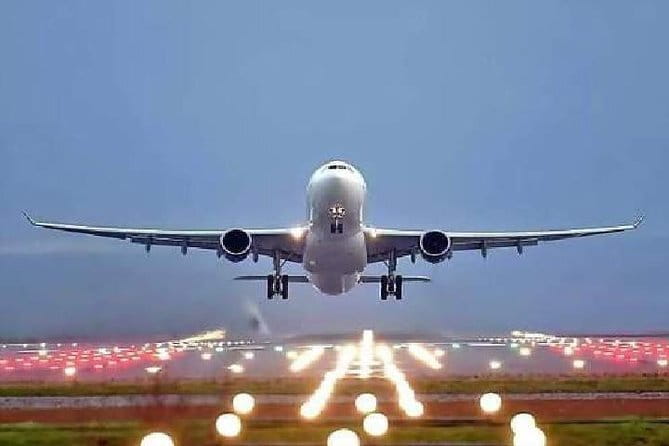 Private Airport Transfer Service: Between PEK Airport and Hotel - The 40-Minute Ride in a Car Sized for Your Luggage