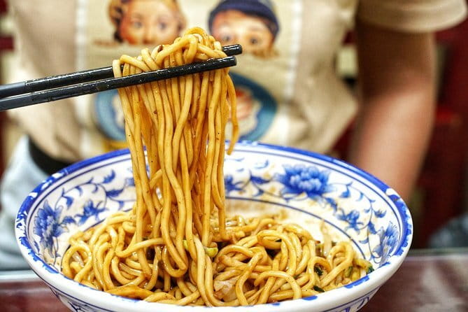 Private Beijing Food Tour in Traditional Hutongs - Meeting your guide and getting to the Hutongs without stress