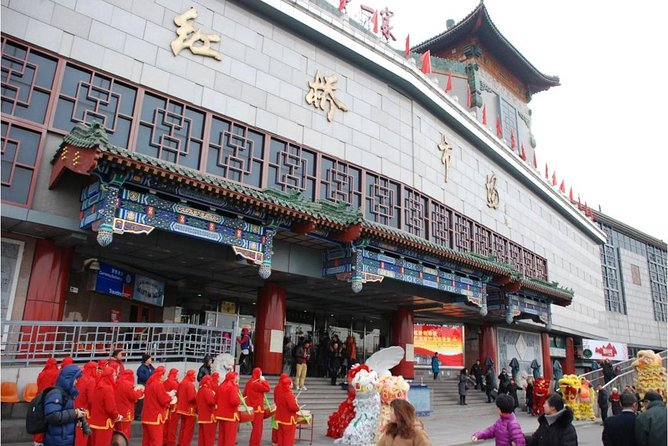 Private Beijing Markets Tour with Tea Tasting at Hongqiao Pearl Market - Hongqiao Pearl Market: tea tasting plus shopping where you can eat