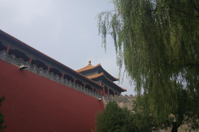 Private Day Tour to Tiananmen Square, Forbidden City and Hutong by Public Transportation - Public transportation and a private guide, for a day that stays on track