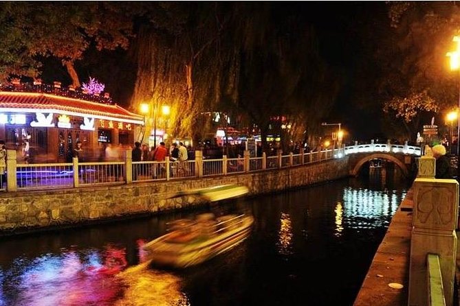 Private Night Tour: Discover Beijing in Bustling Lights - Houhai nightlife from Shicha Lake Park: the best “hang out” moment