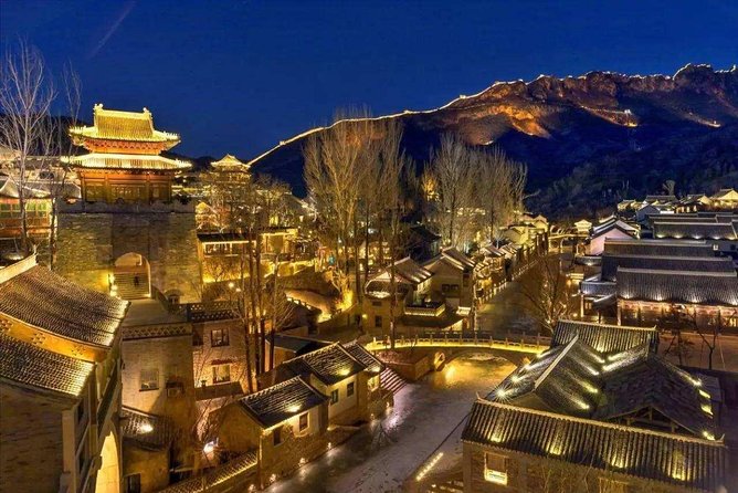 Private Night Tour to Gubei Water Town and Simatai Great Wall with Cable Car - The guide and driver effect: turning logistics into a relaxed night