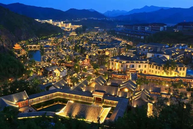 Private Night Tour to Gubei Water Town and Simatai Great Wall with Cable Car - Who should book this Simatai and Gubei night tour (and who should not)