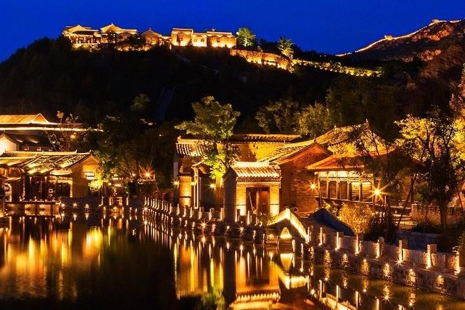 Private Night Tour to Gubei Water Town and Simatai Great Wall with Cable Car - Gubei Water Town at night: dinner and a walking route you can enjoy