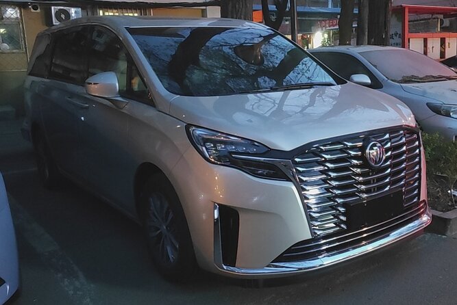 Private One Way Airport Transfer Betwwen Beijing Airport and Beijing Downtown - Driver language and the 24-hour phone translator setup