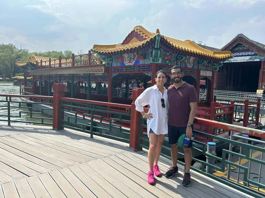 Private Tour-Great Wall Sunset & Hutong Walk - How the included dinner keeps the day from turning into a scavenger hunt