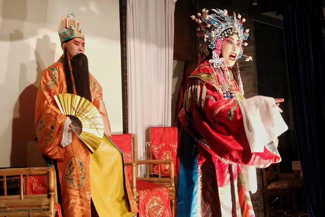 Private Tour: Shichahai, Nanluoguxiang and Peking Opera&dinner - Nanluoguxiang Hutong After 4 pm, How to Enjoy the Hour You Get