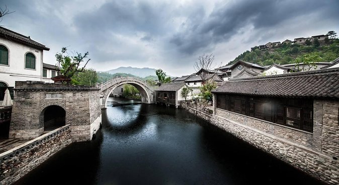Private Tour to Gubei Water Town and Simatai Great Wall with Cable Car and Lunch - Private pickup and the road to Gubei Water Town
