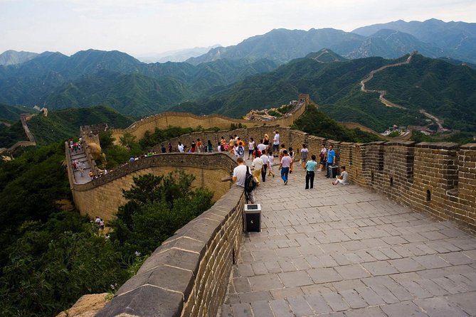 Private Transfer: Badaling Great Wall & Ming Tombs with VIP Pass - Cable car and ramparts: what free time feels like on the wall