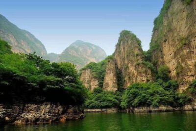 Private Transfer to Longqing Gorge and Guyaju Caves Excursion by English Driver
