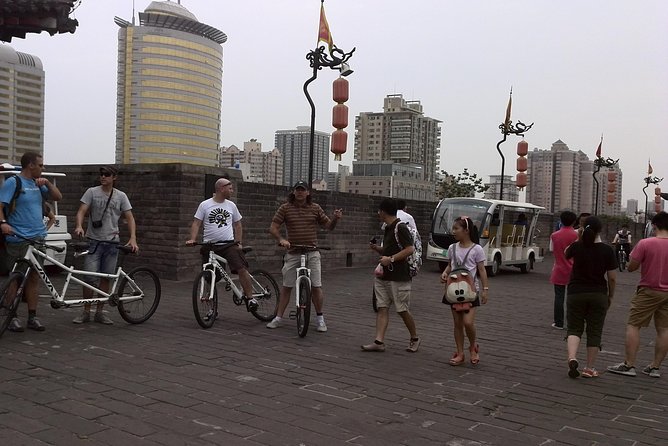 Quick Tour to Xi'an Terracotta Warriors from Beijing by Air in One Day - Muslim Street and lunch at local restaurants: where the day turns human