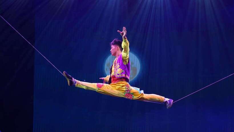 Red Theatre Beijing Acrobatic Show Tickets - Inside the theater, what the show feels like scene by scene