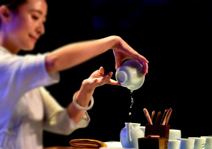 Small Group To Mutianyu Great Wall Including Hotel Pickup - The tea ceremony: a calm reset with four types of tea