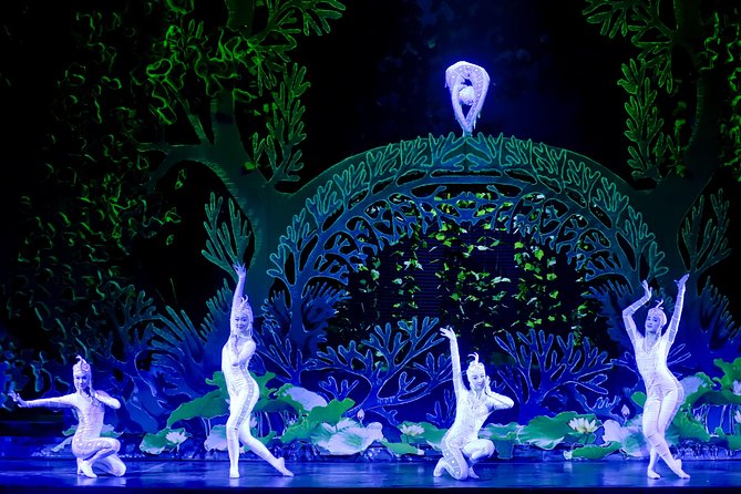 Small Group Tour to Enjoy Impressive Golden Mask Dynasty Show - Practical tips for an easy night at the theater