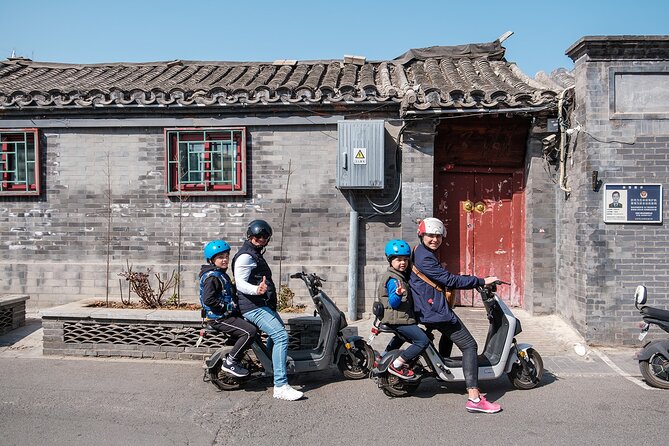 The Hutong Experience by Bike - What’s included: bikes, helmets, and real food stops